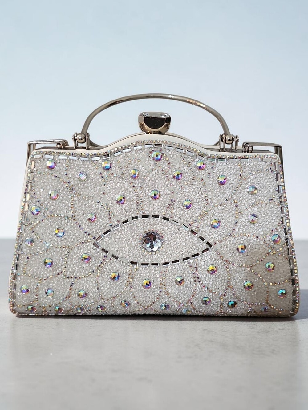 Sassified Boutique Nwt Ivory And Silver Crystal Evening Clutch.